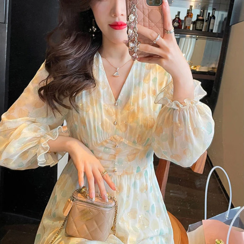 Autumn French Floral Long-sleeved Dress Niche Design Temperament V-neck Gentle and Sweet Waist Slim Long Dress Women's FirstLove
Autumn French Floral Long-sleeved Dress Niche Design Temperament V-neck Gentle and Sweet Waist Slim Long Dress Women's FirstLove