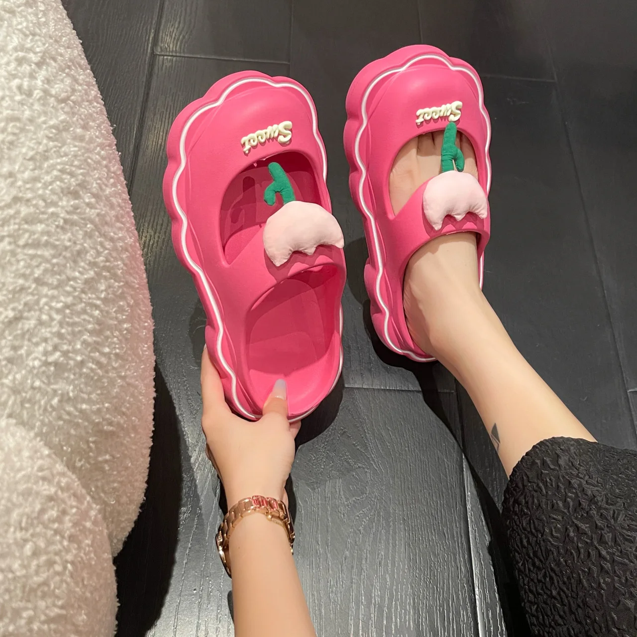 2023 Sandals Summer New Baotou Thick Bottom Openwork Breathable Fashion Casual Cute Sweet Beach Slippers Women Zapatos Mujer 
2023 Sandals Summer New Baotou Thick Bottom Openwork Breathable Fashion Casual Cute Sweet Beach Slippers Women Zapatos Mujer