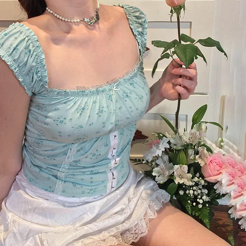 Casual Floral Print Boho Tshirts Women Short Sleeve Lace Patchwoek Sweatshirts 2022 Ruch Harajuku Y2K Girl Slim Blue Tee Shirts
Casual Floral Print Boho Tshirts Women Short Sleeve Lace Patchwoek Sweatshirts 2022 Ruch Harajuku Y2K Girl Slim Blue Tee Shirts