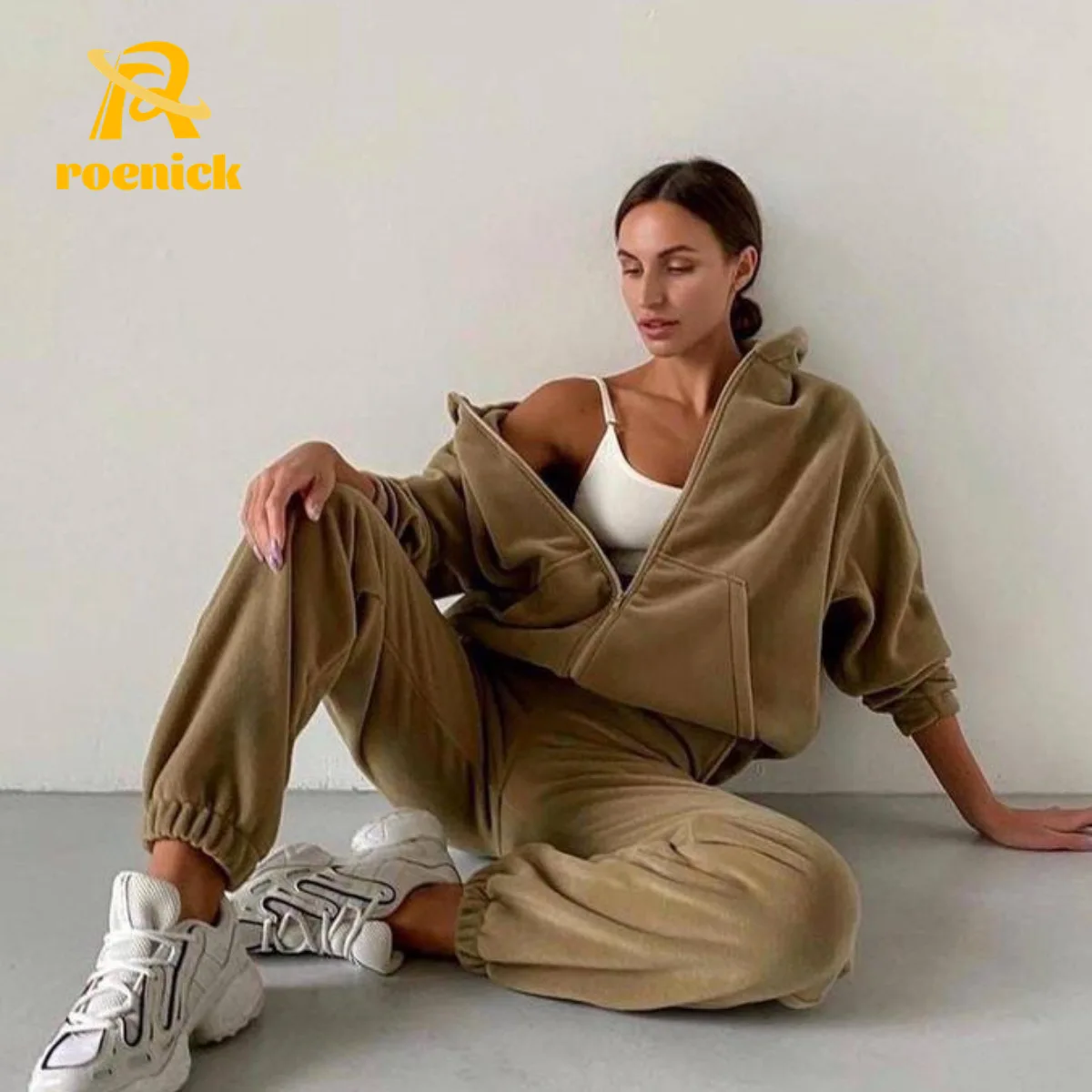 Женский спортивный костюм ROENICK из двух предметов, повседневная флисовая толстовка с капюшоном на молнии, брюки-шаровары, Осень-зима
Женский спортивный костюм ROENICK из двух предметов, повседневная флисовая толстовка с капюшоном на молнии, брюки-шаровары, Осень-зима