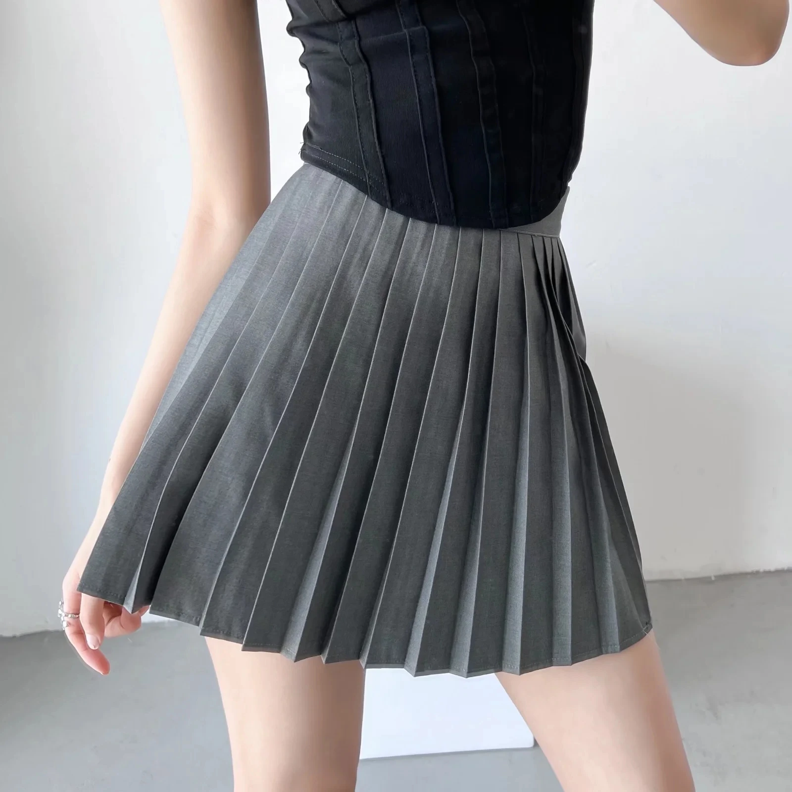 Летняя плиссированная юбка с высокой талией, женские Пикантные мини-юбки, винтажная черная юбка, корейские теннисные юбки, белая короткая юбка, повседневная
Летняя плиссированная юбка с высокой талией, женские Пикантные мини-юбки, винтажная черная юбка, корейские теннисные юбки, белая короткая юбка, повседневная