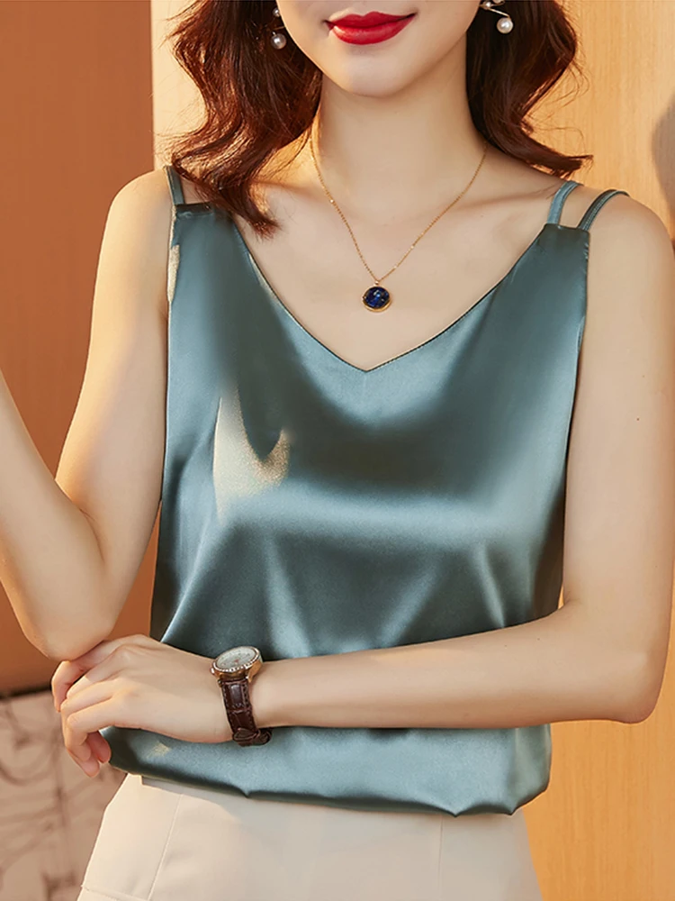 2023 Sexy Satin Women Camis Sling Tank Tops Fashion Summer Ladies Spaghetti Strap Camisole Female Clothing Cropped
2023 Sexy Satin Women Camis Sling Tank Tops Fashion Summer Ladies Spaghetti Strap Camisole Female Clothing Cropped