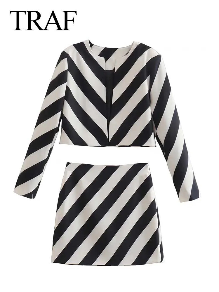TRAF New Fashion Black and White Striped Small Coat Short Skirt Lady Suit Zip-Up Top Coat Package Hip Mini Skirt Women's Suit
TRAF New Fashion Black and White Striped Small Coat Short Skirt Lady Suit Zip-Up Top Coat Package Hip Mini Skirt Women's Suit
