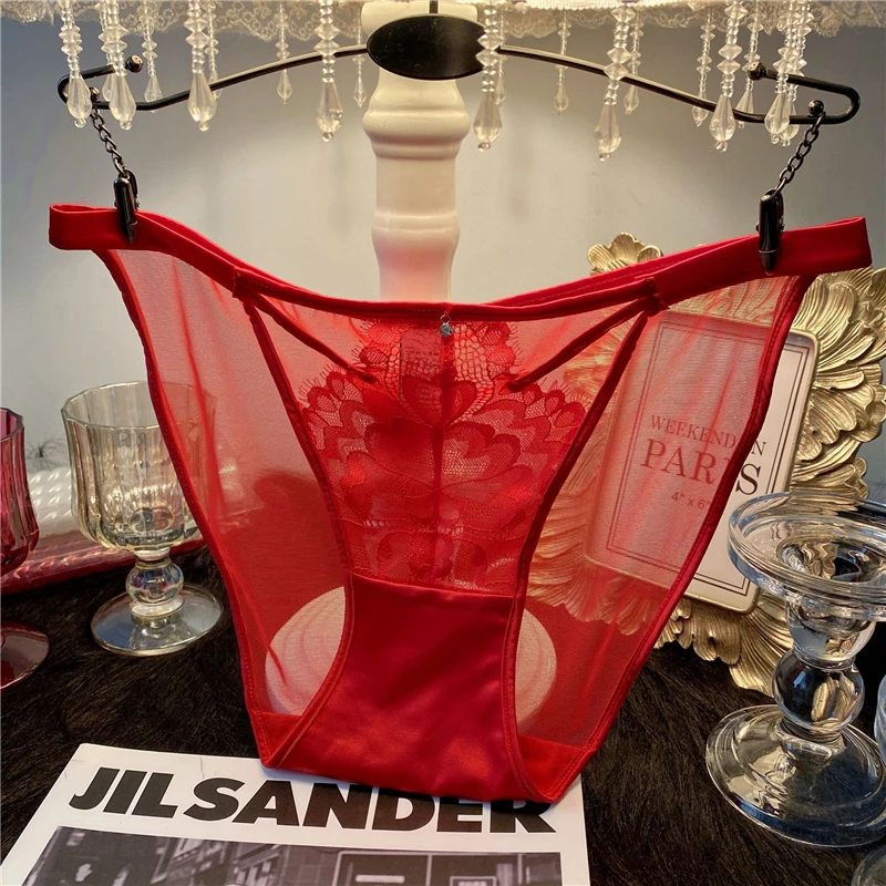 French Style Low Waist High Split T Pants Hot Hollow Out Mesh Briefs Women Embroidered Lace Stitching Satin Red Underwear
French Style Low Waist High Split T Pants Hot Hollow Out Mesh Briefs Women Embroidered Lace Stitching Satin Red Underwear