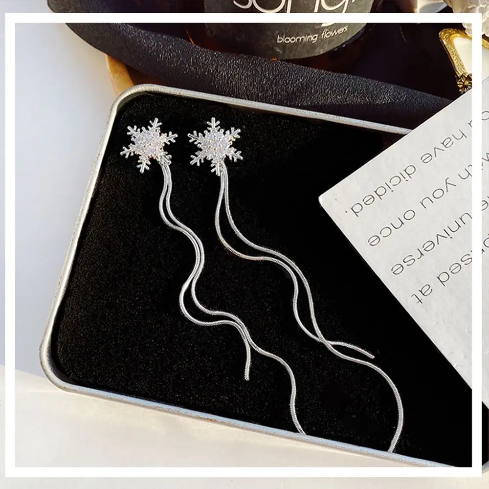 Fashion Silver Snowflake Stud Earrings Pendant Long Tassel Rhinestone Snowflake Decor Earrings Jewelry Gift For Women Girls
Fashion Silver Snowflake Stud Earrings Pendant Long Tassel Rhinestone Snowflake Decor Earrings Jewelry Gift For Women Girls