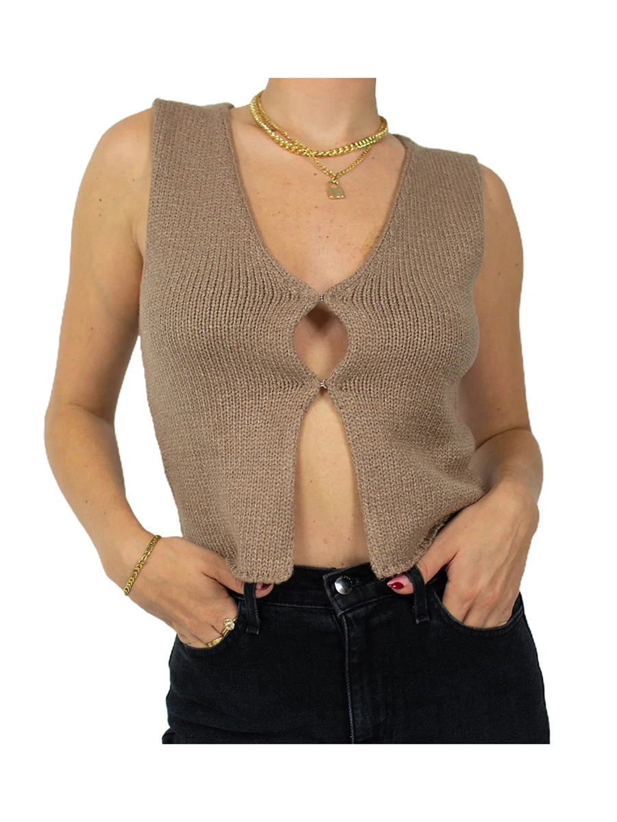 Women s Casual Sleeveless V-Neck Knitted Tank Top with Side Slit Hem Solid Color Summer Vest for a Slim Fit
Women s Casual Sleeveless V-Neck Knitted Tank Top with Side Slit Hem Solid Color Summer Vest for a Slim Fit