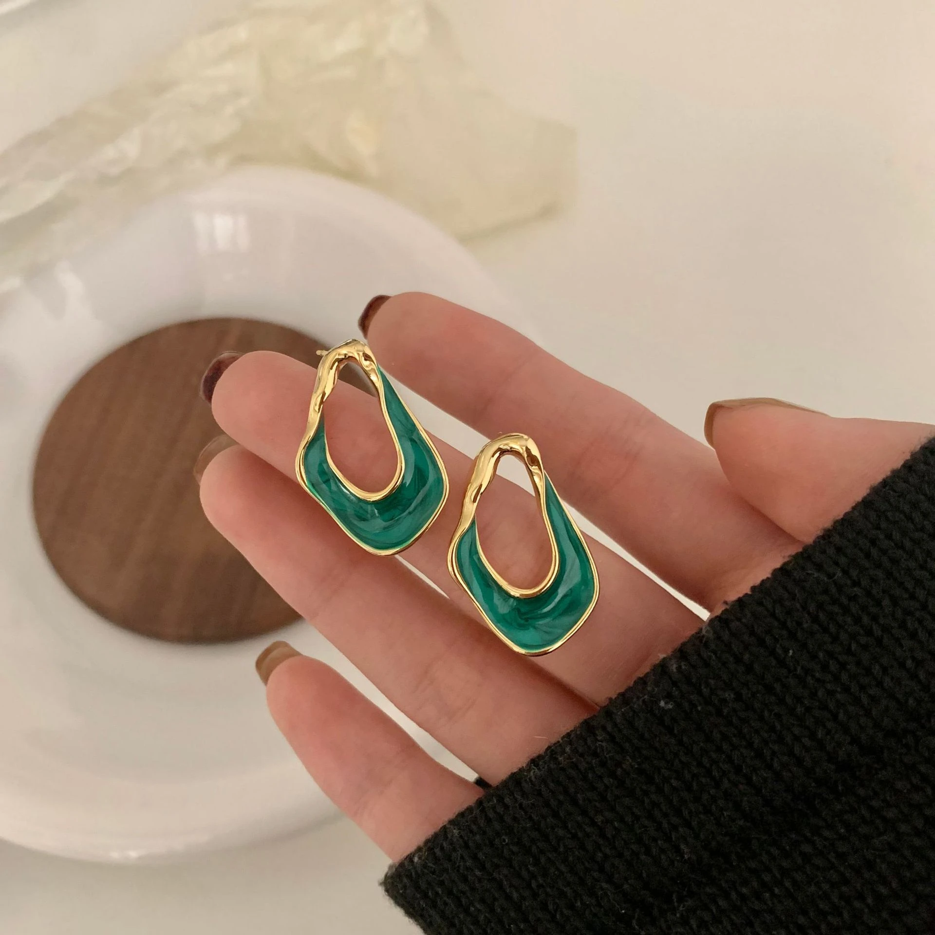 Korean Earrings Irregular Metal Clip Earrings Green Drop Oil Clip on Earring Fake Piercing Earring Party Jewelry
Korean Earrings Irregular Metal Clip Earrings Green Drop Oil Clip on Earring Fake Piercing Earring Party Jewelry