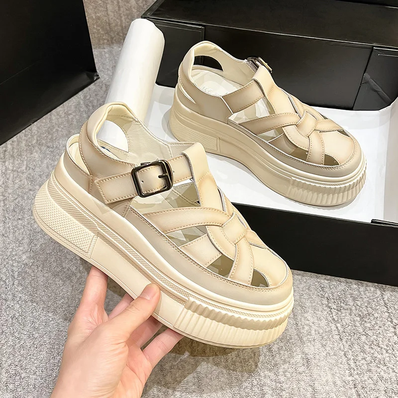 Сандалии Baotou женские на толстой подошве, роскошные брендовые босоножки с прорезями, высокие повседневные туфли из губчатого материала, бел... 
Сандалии Baotou женские на толстой подошве, роскошные брендовые босоножки с прорезями, высокие повседневные туфли из губчатого материала, бел...