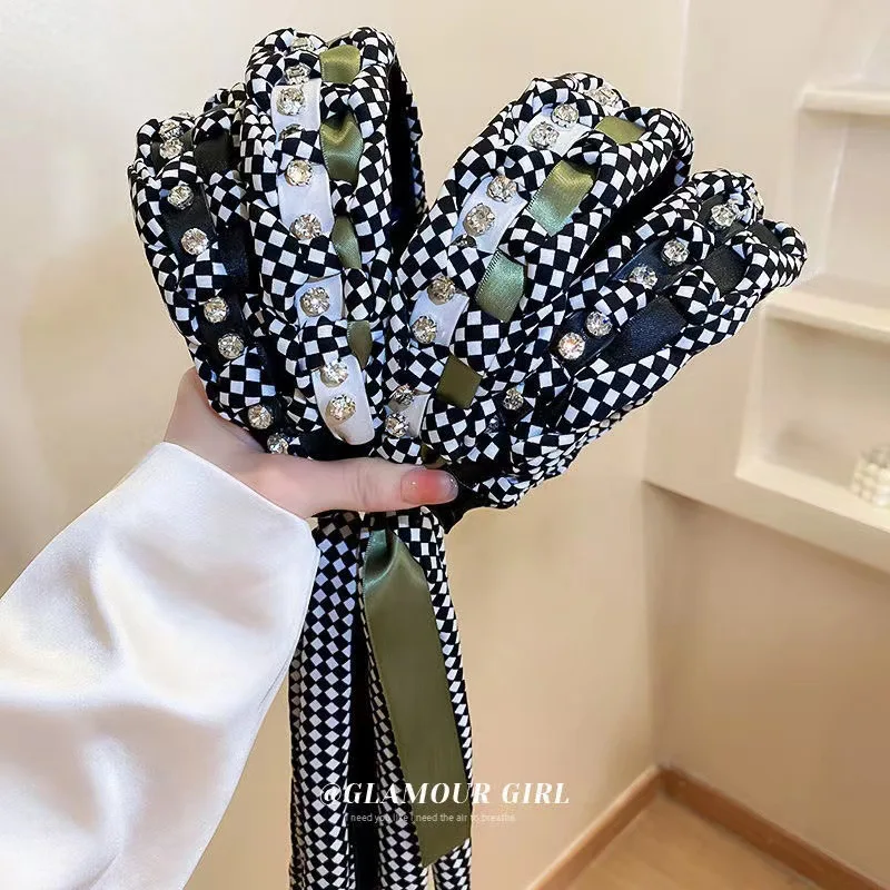 Crystal Braid Satin Plaid Hairband for Women Girl Autumn Winter Headbands Korean Fashion Hair Accessories
Crystal Braid Satin Plaid Hairband for Women Girl Autumn Winter Headbands Korean Fashion Hair Accessories
