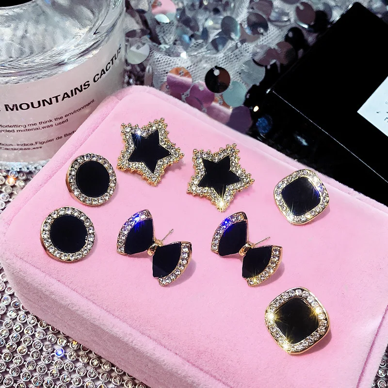 Female Geometry Fashion Jewelry Gemstones Black Earrings for Women Round Star Bowknot Square Heart-shaped Ear Studs 2022 Gift
Female Geometry Fashion Jewelry Gemstones Black Earrings for Women Round Star Bowknot Square Heart-shaped Ear Studs 2022 Gift