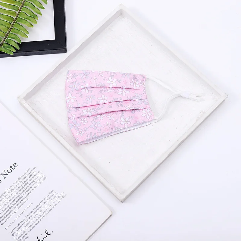 Маска одноразовая с цветочным принтом для взрослых, маска для защиты лица и ресниц для косплея на Хэллоуин
Маска одноразовая с цветочным принтом для взрослых, маска для защиты лица и ресниц для косплея на Хэллоуин