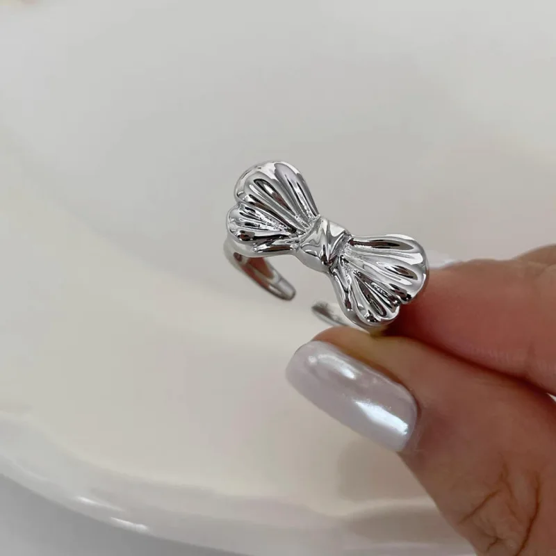Metal Bowknot Open Ring Women's Vintage Personality Simple Fashion Ring
Metal Bowknot Open Ring Women's Vintage Personality Simple Fashion Ring