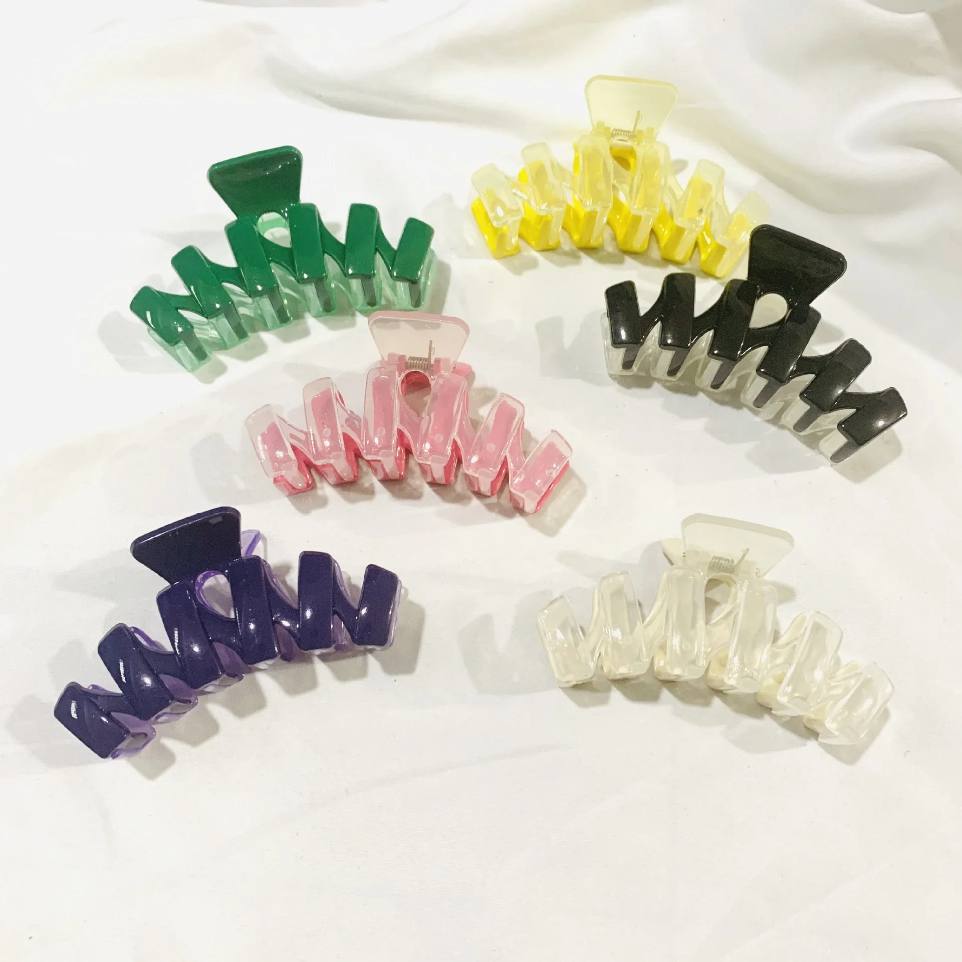 New Two-color Hair Claws Shark Clip Crab 2022 Korean Fashion Hair Accessories For Women Ponytail Holder Hair Ornament Gift
New Two-color Hair Claws Shark Clip Crab 2022 Korean Fashion Hair Accessories For Women Ponytail Holder Hair Ornament Gift