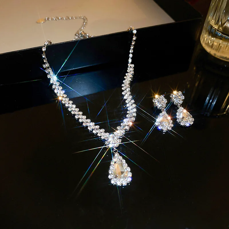 

Gorgeous Crystal Drop Pendant Necklace Teardrop Dangle Earrings Set for Women Bride Wedding Engagement Party Jewelry Set