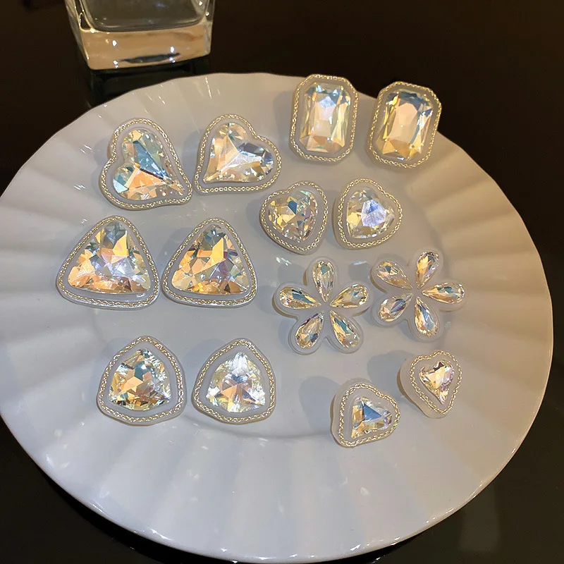 Trendy Multi Designs White AB Color Geometric Arcylic Earring for Women Sparkly Rhinestones Love Heart Flower Stud Earrings Gift
Trendy Multi Designs White AB Color Geometric Arcylic Earring for Women Sparkly Rhinestones Love Heart Flower Stud Earrings Gift
