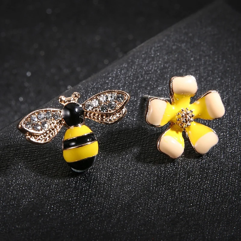 Fashion New Bee And Flower Earrings Cute Girl Ladies Birthday Gift Hypoallergenic High Quality Candy Color Small Stud Earrings
Fashion New Bee And Flower Earrings Cute Girl Ladies Birthday Gift Hypoallergenic High Quality Candy Color Small Stud Earrings