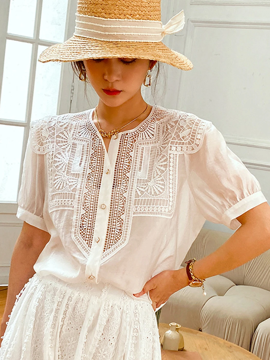 France Embroidery Elegant Shirt Blouse Women Hollow O Neck Puff Short Sleeve Silk Shirts Top Fashion Woman White Blouses Summer 
France Embroidery Elegant Shirt Blouse Women Hollow O Neck Puff Short Sleeve Silk Shirts Top Fashion Woman White Blouses Summer
