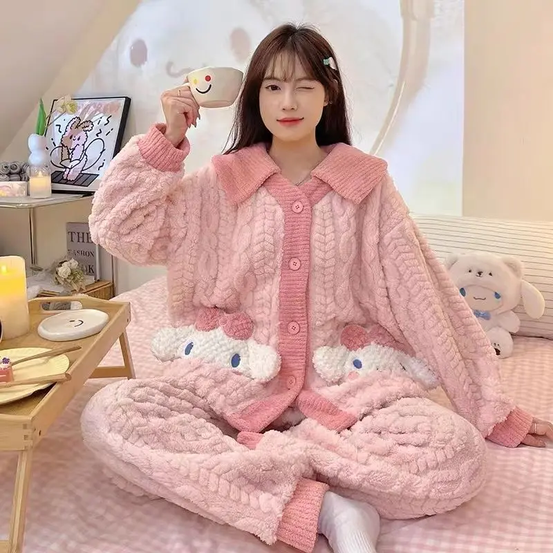 Sanrio Cinnamoroll Коралловая бархатная Пижама женская осенне-зимняя плюшевая утолщенная плюшевая моя мелодия 
Sanrio Cinnamoroll Коралловая бархатная Пижама женская осенне-зимняя плюшевая утолщенная плюшевая моя мелодия