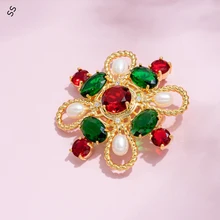 Ladies High-end Fashion Vintage Gold-plated Freshwater Pearl Four-leaf Clover Brooch Badge Accessories