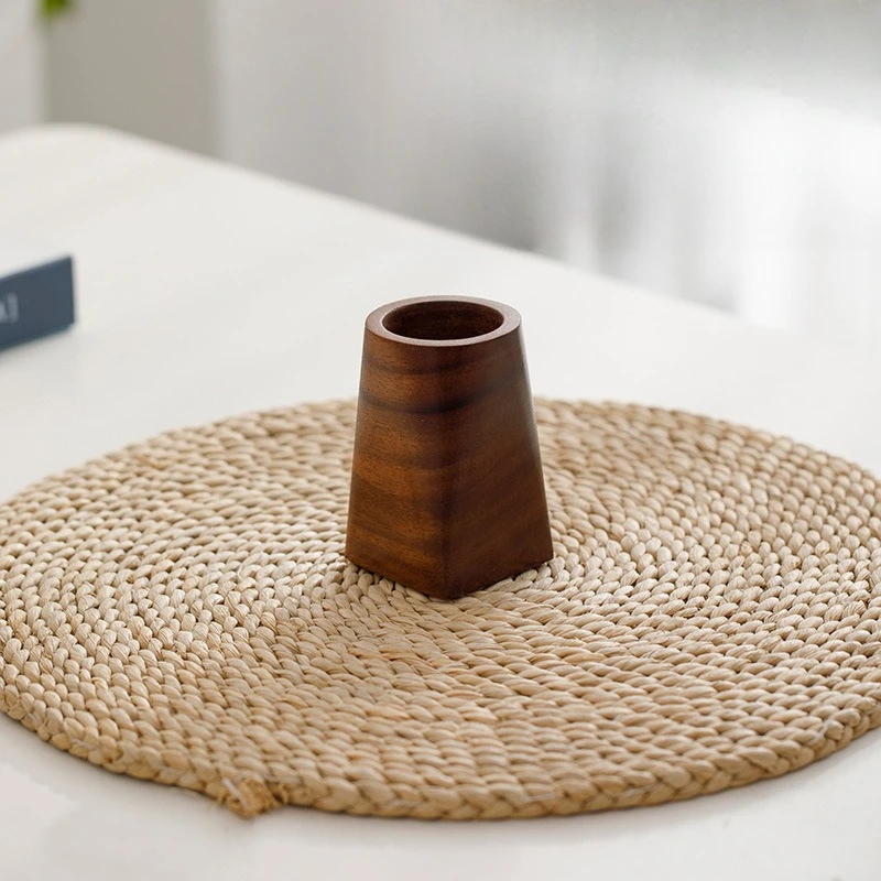 Подставка для ручек из орехового дерева
Подставка для ручек из орехового дерева