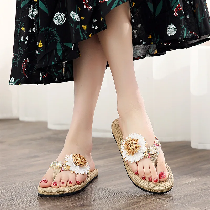 New fashion simple flat shoes for ladies in summer imitating straw weaving fashion wear beach casual sandals and slippers
New fashion simple flat shoes for ladies in summer imitating straw weaving fashion wear beach casual sandals and slippers