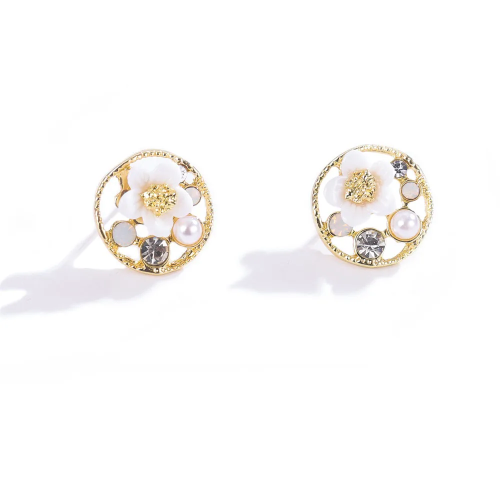 Coconal Fashion Exquisite Gold Color Flower Pearl Hollow Women's Stud Earring Jewelry For Party Jewelry Gift Earrings
Coconal Fashion Exquisite Gold Color Flower Pearl Hollow Women's Stud Earring Jewelry For Party Jewelry Gift Earrings