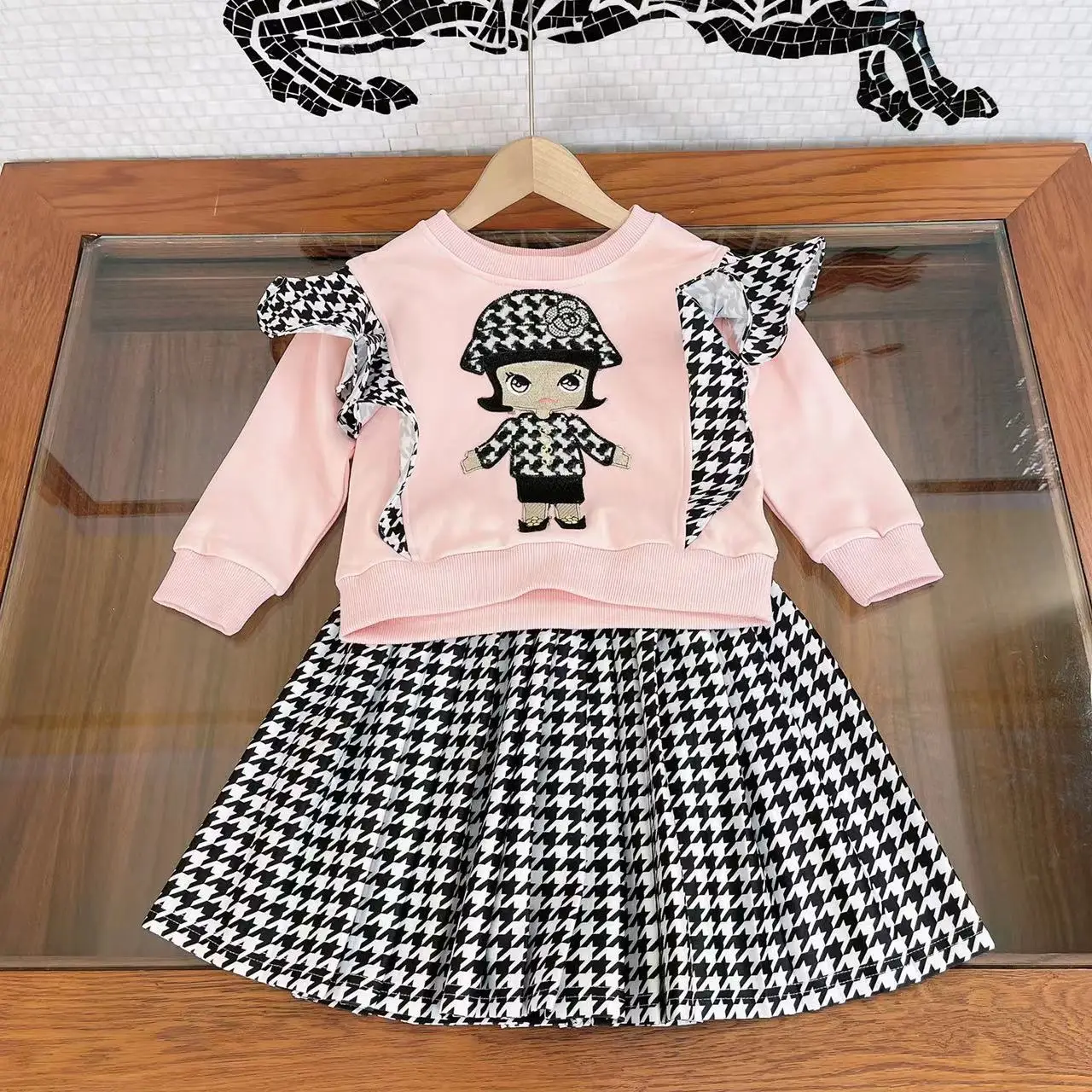 Popular children's clothing 2022 children's autumn western style fashion Korean version girl princess suit skirt, round neck swe
Popular children's clothing 2022 children's autumn western style fashion Korean version girl princess suit skirt, round neck swe