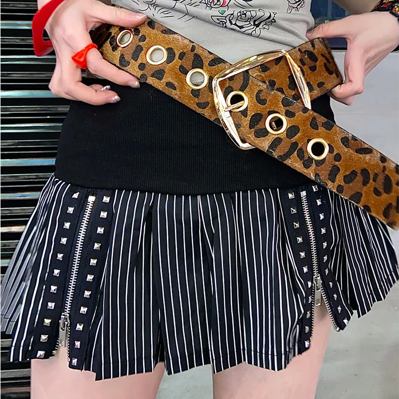 Japanese Harajuku Hot Girls Summer New Striped Mini Skirt Zipper Retro Black Stripe Pleated Short Versatile Skirt Skater Skirt
Japanese Harajuku Hot Girls Summer New Striped Mini Skirt Zipper Retro Black Stripe Pleated Short Versatile Skirt Skater Skirt