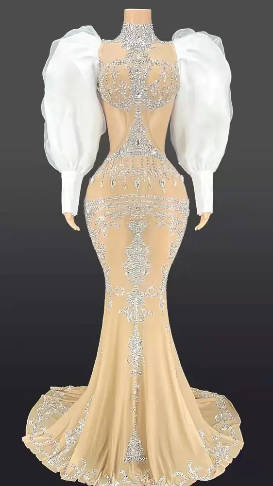 Sexy ladies, jewels, pearls, big skirts, handmade dinners, gowns, balls, parties 
Sexy ladies, jewels, pearls, big skirts, handmade dinners, gowns, balls, parties