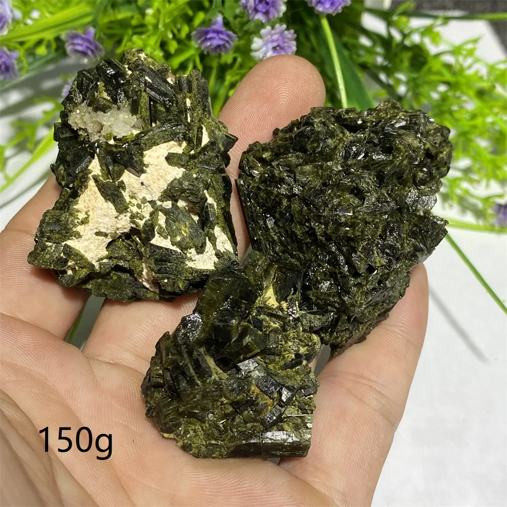 Зеленый турмалин, природный кристалл
Зеленый турмалин, природный кристалл