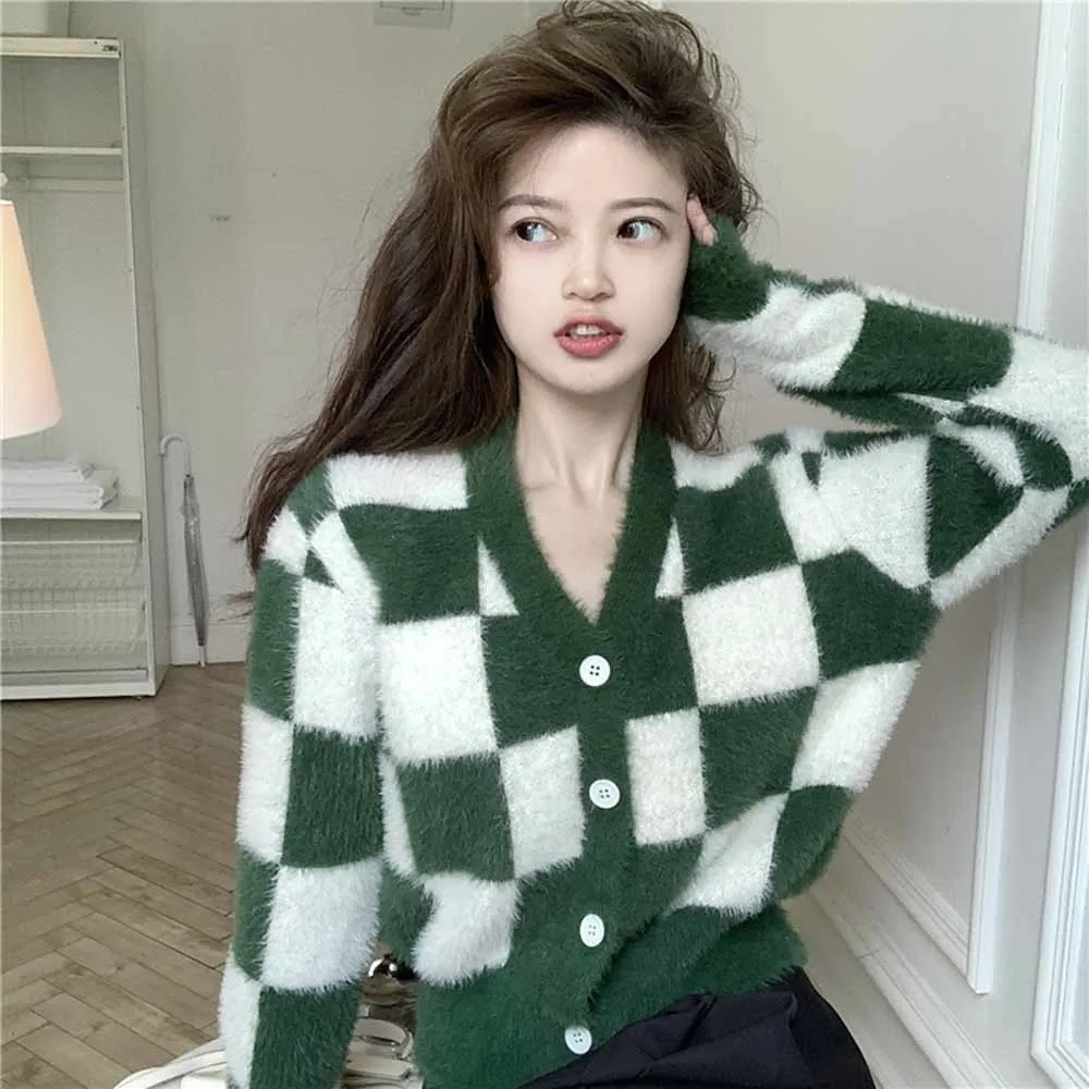 Loose Crazy Style Plaid Knit Sweater Cardigans Women V Neck Long Sleeve Single Breast Pull Femme Spring 2022 New Sueter
Loose Crazy Style Plaid Knit Sweater Cardigans Women V Neck Long Sleeve Single Breast Pull Femme Spring 2022 New Sueter