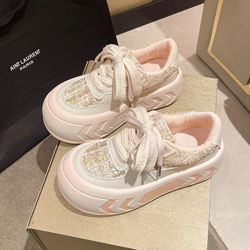 Дизайнерские женские спортивные туфли на плоской подошве, повседневные кроссовки на платформе, новинка весны-лета 2023, модная женская обувь для бега на толстой подошве
Дизайнерские женские спортивные туфли на плоской подошве, повседневные кроссовки на платформе, новинка весны-лета 2023, модная женская обувь для бега на толстой подошве