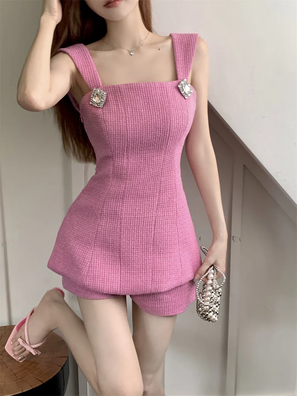2023 Summer New Y2K Two Piece Suit Women Back Bowknot Square Collar Luxury Diamond Buttons Spaghetti Strap Camisole + Shorts Set
2023 Summer New Y2K Two Piece Suit Women Back Bowknot Square Collar Luxury Diamond Buttons Spaghetti Strap Camisole + Shorts Set