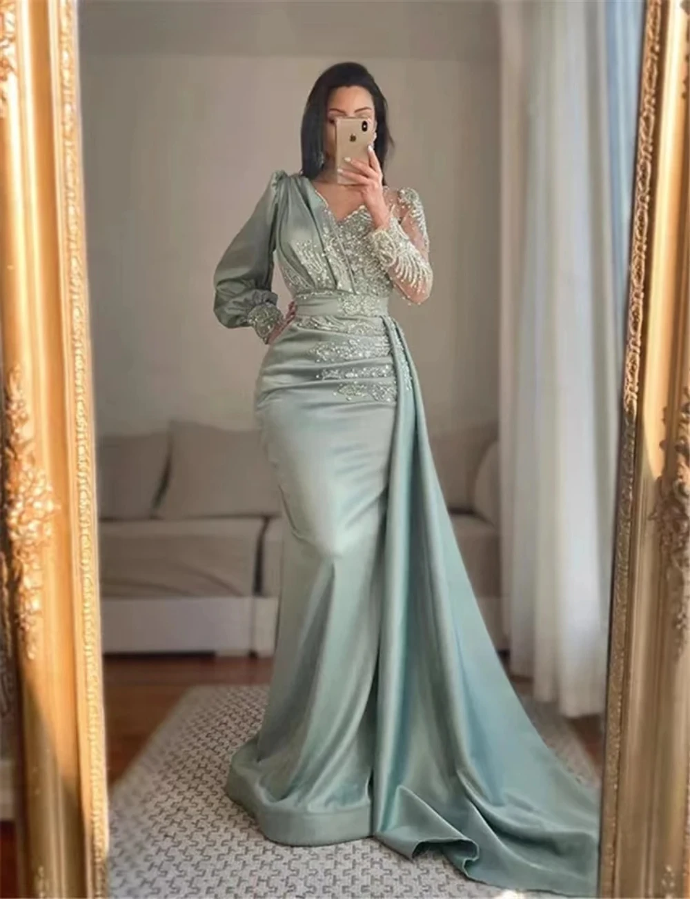Green elegant sexy V-neck mermaid decal long sleeve beaded custom evening dress to attend a lively and grand occasion party
Green elegant sexy V-neck mermaid decal long sleeve beaded custom evening dress to attend a lively and grand occasion party