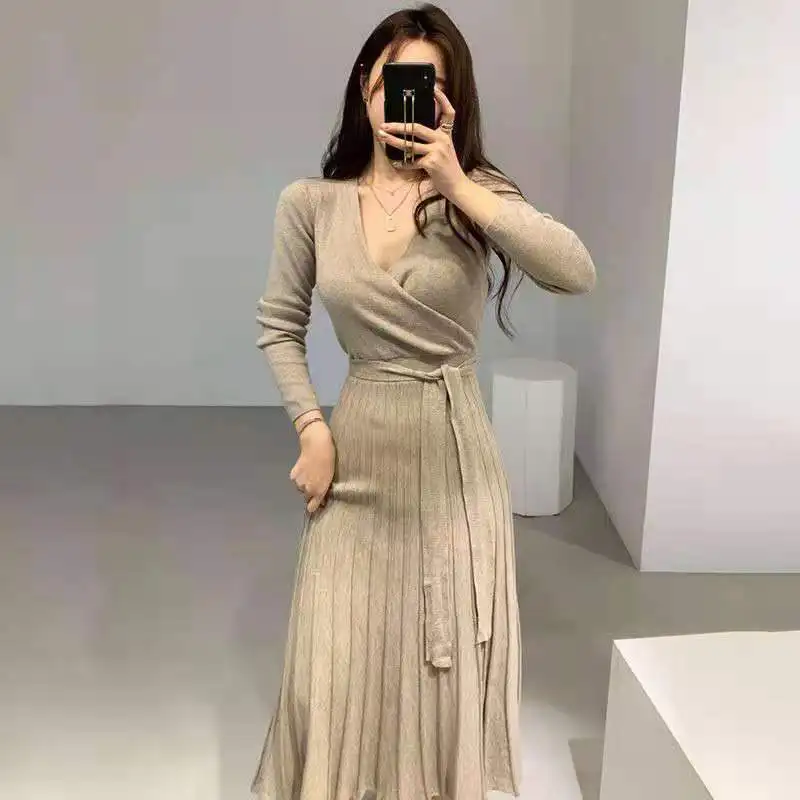 Elastic female knit tights pencil skirt autumn / winter solid visdos long sleeves v-neck thin lady chic Korean outfit
Elastic female knit tights pencil skirt autumn / winter solid visdos long sleeves v-neck thin lady chic Korean outfit