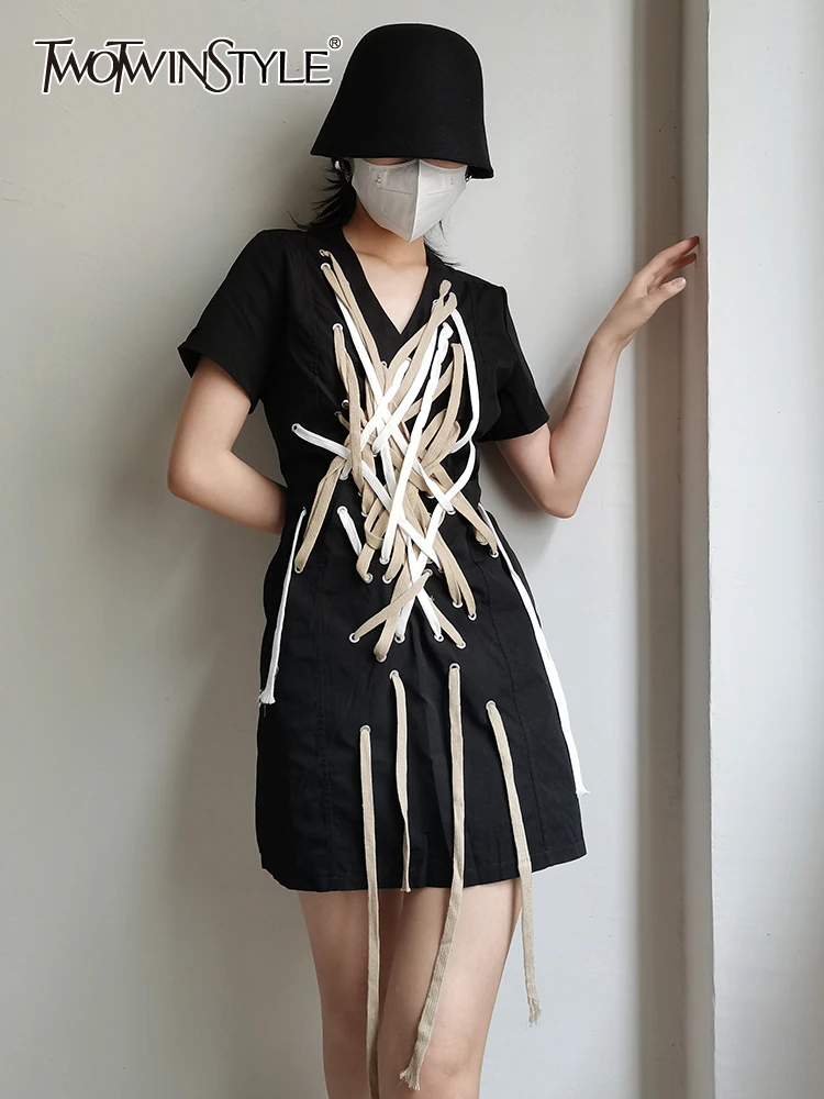 TWOTWINSTYLE Bandage Patchwork Tassel Dress For Women V Neck Short Sleeve High Waist Streetwear Dresses Female 2022 Summer Style
TWOTWINSTYLE Bandage Patchwork Tassel Dress For Women V Neck Short Sleeve High Waist Streetwear Dresses Female 2022 Summer Style