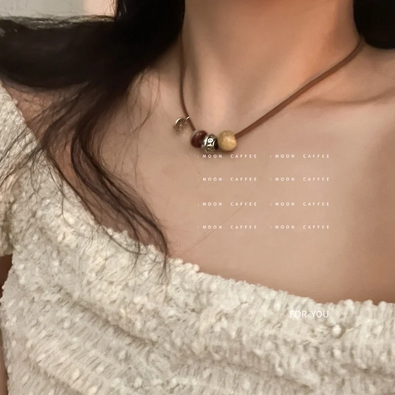 2023 Small crowd design retro beaded new Chinese beaded necklace Clipper card pendant ins wind collar neck chain
2023 Small crowd design retro beaded new Chinese beaded necklace Clipper card pendant ins wind collar neck chain