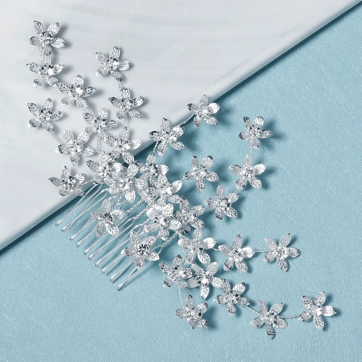 New Exquisite Flower Style Comb Hand-inserted Fashion Rhinestone Bride Hair Comb Wedding Hair Accessories
New Exquisite Flower Style Comb Hand-inserted Fashion Rhinestone Bride Hair Comb Wedding Hair Accessories