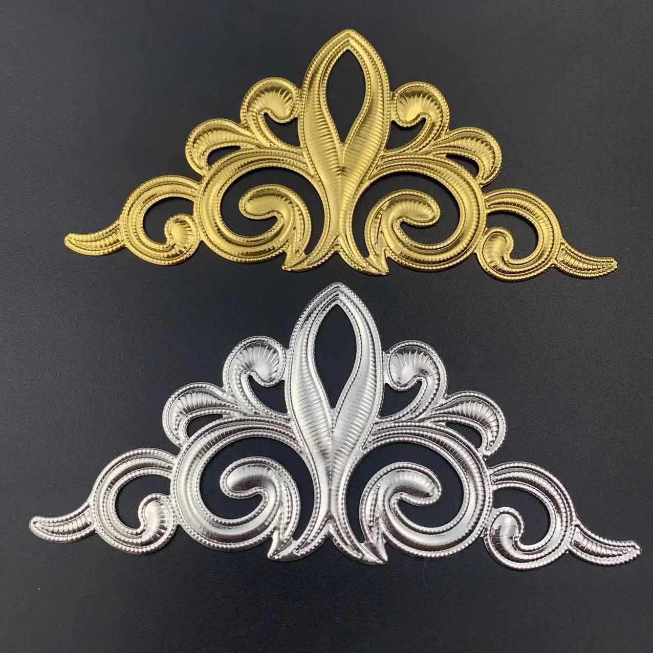 2pcs/lot 70x147mm Metal Filigree Flowers Slice Charms base Setting Jewelry DIY Components Findings
2pcs/lot 70x147mm Metal Filigree Flowers Slice Charms base Setting Jewelry DIY Components Findings