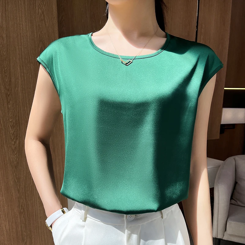 Spring And Summer New Suspender Satin Vest Women's Round Neck Solid Color Loose Slim Bottoming Shirt Sleeveless Top
Spring And Summer New Suspender Satin Vest Women's Round Neck Solid Color Loose Slim Bottoming Shirt Sleeveless Top