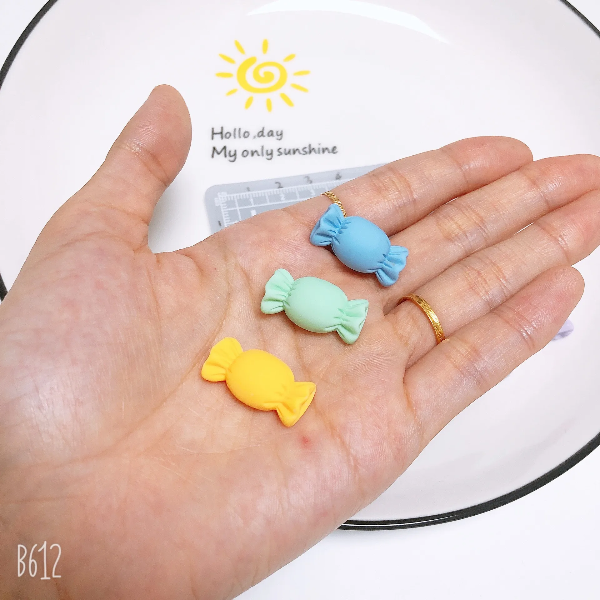 20Pcs Emulation Cartoon Candy Plane Resin Ornament DIY Hand Craft Supplies Fridge Phone Shell Patch Decor Accessories Materials
20Pcs Emulation Cartoon Candy Plane Resin Ornament DIY Hand Craft Supplies Fridge Phone Shell Patch Decor Accessories Materials