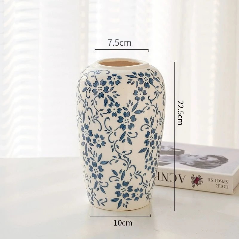 Сине-белая фарфоровая ваза с эффектом трещин льда
Сине-белая фарфоровая ваза с эффектом трещин льда