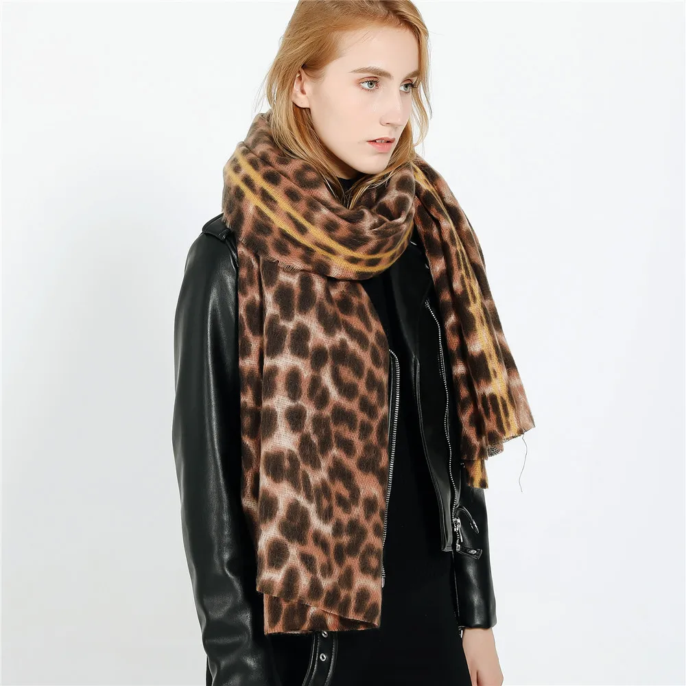 Women's Shawl Thickened Scarf knitted In Autumn and Winter Leopard print imitation Cashmere Female Scarves
Women's Shawl Thickened Scarf knitted In Autumn and Winter Leopard print imitation Cashmere Female Scarves