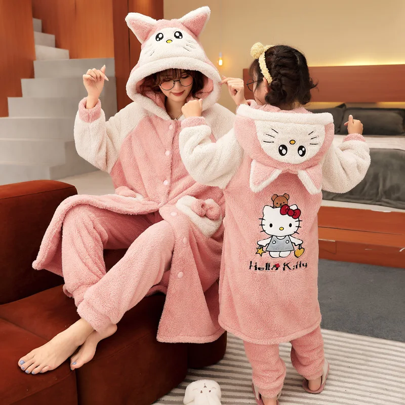 Kawaii Sanriod Anime Hobby Kitty Cinnamoroll Kuromi зимние пижамы утепленные коралловые флисовые пижамы для мамы и дочери
Kawaii Sanriod Anime Hobby Kitty Cinnamoroll Kuromi зимние пижамы утепленные коралловые флисовые пижамы для мамы и дочери