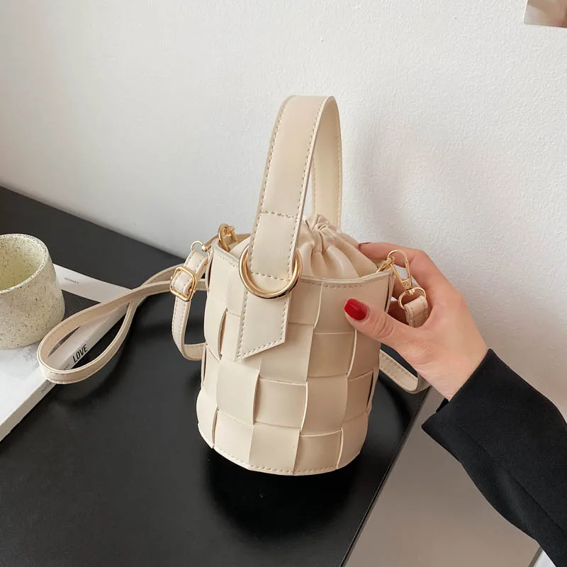 2022 New Trendy Messenger Bag Fashion Western Style Woven Handbag High Quality Ladies Woven Shoulder Bag Net Red Bucket Bag
2022 New Trendy Messenger Bag Fashion Western Style Woven Handbag High Quality Ladies Woven Shoulder Bag Net Red Bucket Bag