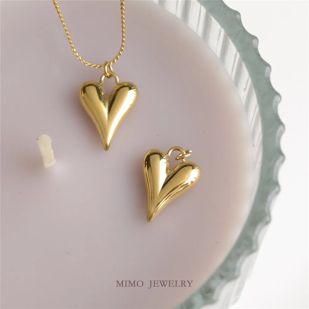 Titanium steel furnace gold plated European and American style cold pointed three-dimensional heart pendant DIY accessories
Titanium steel furnace gold plated European and American style cold pointed three-dimensional heart pendant DIY accessories
