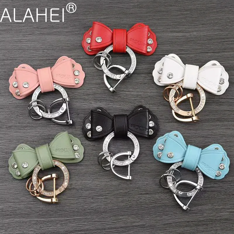 Брелок для ключей с бриллиантами, Автомобильная подвеска-брелок, цепочка для ключей для девочек и женщин, подарок с бантом, подвесной брелок с кольцом, автомобильные аксессуары
Брелок для ключей с бриллиантами, Автомобильная подвеска-брелок, цепочка для ключей для девочек и женщин, подарок с бантом, подвесной брелок с кольцом, автомобильные аксессуары