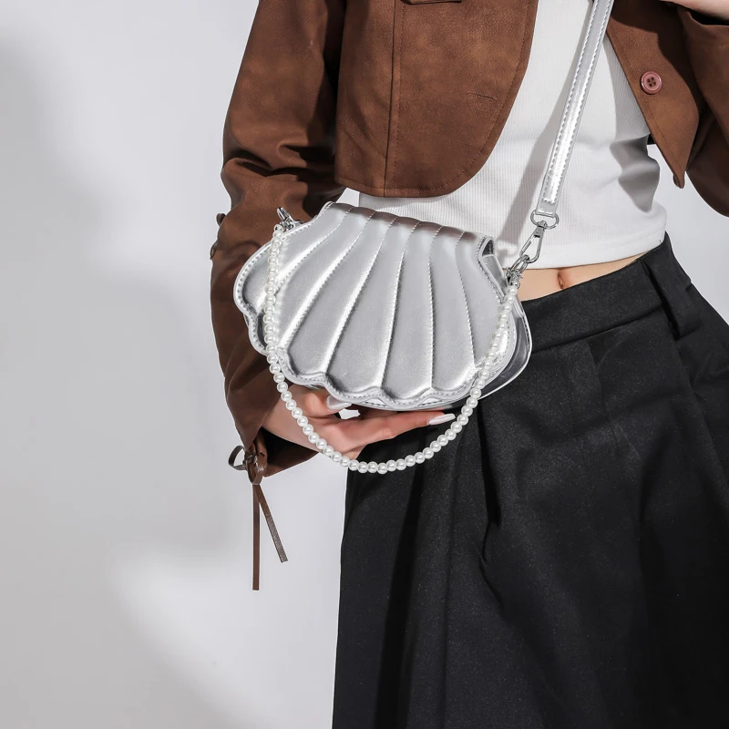Lady Pearl Crossbody Bags Summer Fashion Women String Bead Shell Bags Designer Silver Chain Shoulder Bags Evening Prom Clutch
Lady Pearl Crossbody Bags Summer Fashion Women String Bead Shell Bags Designer Silver Chain Shoulder Bags Evening Prom Clutch