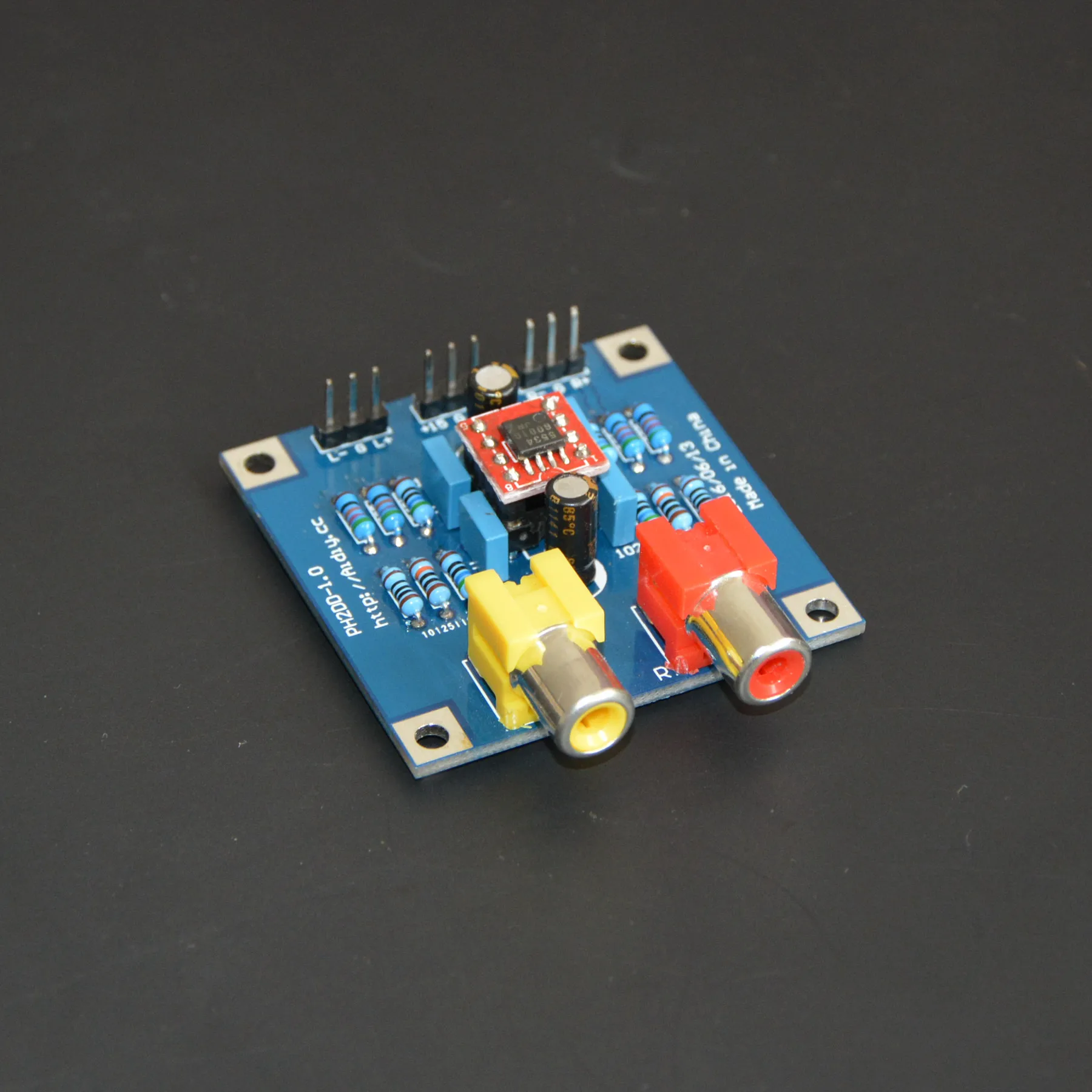 Audio Balanced Signal Differential Signal to Single-ended RCA Unbalanced Audio Signal Conversion Board
Audio Balanced Signal Differential Signal to Single-ended RCA Unbalanced Audio Signal Conversion Board