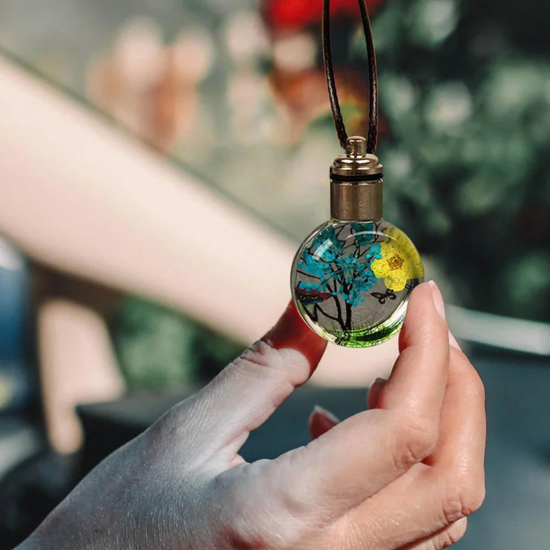 Luminous Dried Flower Butterfly Glass Ball Car Pendant Car Interior Craft Decoration Pendant Necklace Car Decoration Accessories
Luminous Dried Flower Butterfly Glass Ball Car Pendant Car Interior Craft Decoration Pendant Necklace Car Decoration Accessories